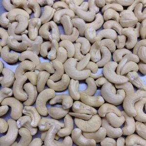 B-CASHEW NUTS WHITE WHOLE WW210